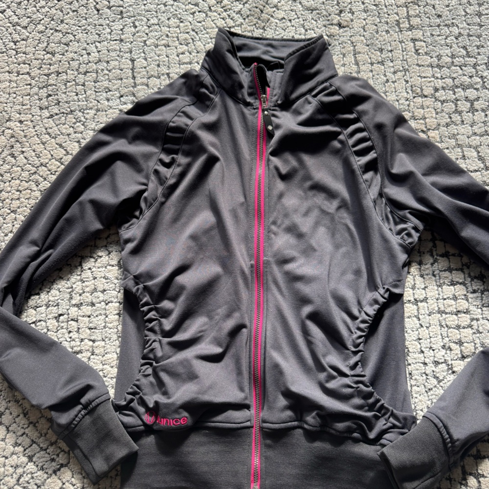 Sunice . Size S . Excellent condition. Steel gray with pink trim. Athletic wear